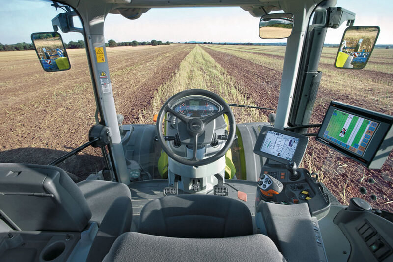 Moderne Landwirtschaft: Die Fahrerkabinen sind heutzutage mit zahlreichen unterstützenden Systemen ausgestattet wie Displays, Joysticks und GPS-Verbindung. (Claas)