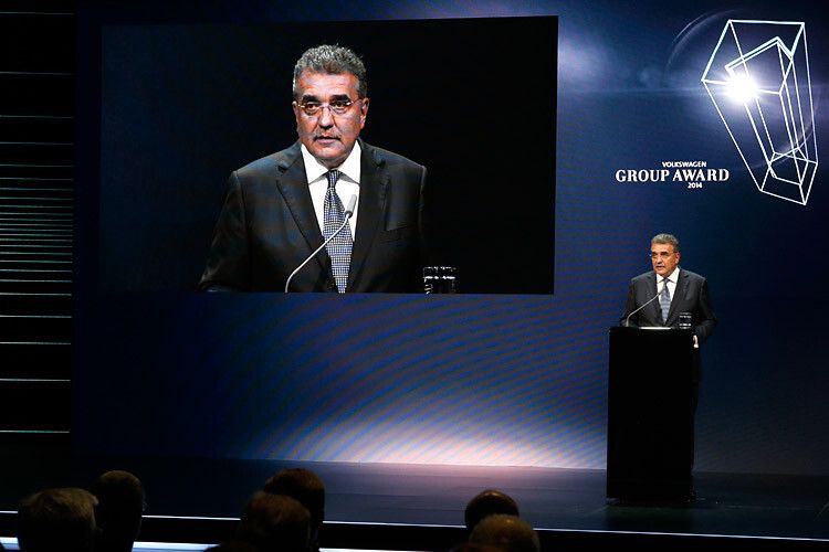 Dr. Francisco Javier Garcia Sanz, Konzernvorstand für den Geschäftsbereich Beschaffung,  bedankte sich bei den Top-Lieferanten für ihre hervorragende partnerschaftliche Leistung: „Die Erfolge des Volkswagen Konzerns sind nur mit starken Partnern möglich. Dafür danken wir Ihnen