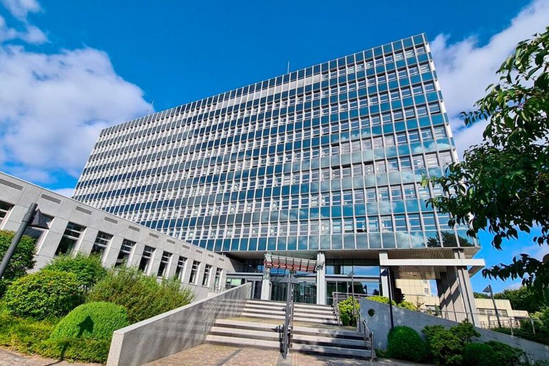 Eine Beschleunigung des i-Kfz-Systems und eine Kosteneinsparung soll die Einführung eines zentralen Zulassungsportals beim Kraftfahrt-Bundesamt (KBA) in Flensburg bringen.(Bild:  KBA)