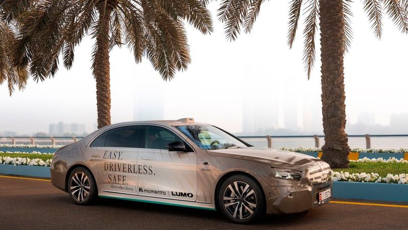 Mercedes, Lumo und Momenta rufen in Abu Dhabi einen Robotaxi-Dienst nach SAE-Level-4 auf Basis der aktuellen S-Klasse ins Leben.(Bild:  Mercedes-Benz)