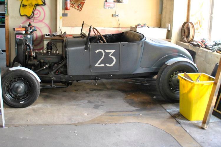 Modifiziert hin oder her: Autos in den Zwanzigern und Dreißigern verfügten oftmals ab Werk über keine einzige Warnleuchte oder ein Anzeigeinstrument - mit Ausnahme des Tachos. (Dominsky)