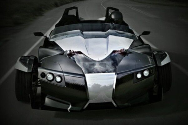 Der Torq Roadster: das elektrisch angetriebene Trike mit 300 kW könnte in einem Batman-Film mitspielen (Epic Electric Vehicles)