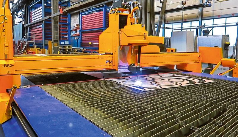 Bestandteil des MG Schneidsystems beim Unternehmen GEA ist ein CNC-Brennschneidtisch mit energiesparender Sektionsabsaugung zur Bearbeitung von großformatigen Blechen in der Größe 12.000 × 3500 mm, merkt Microstep an. (Bild: Microstep)