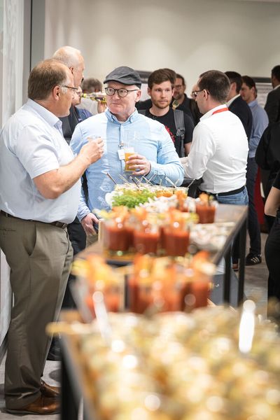 Anwenderkongress Steckverbinder 2023: Tag 1 mit Basisseminaren, Podiumsdiskussion und Posterslam. (Bild: Stefan Bausewein)