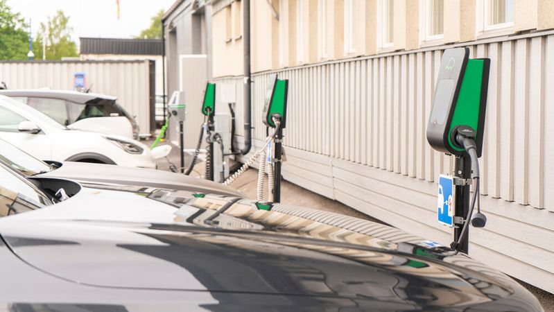 Die Batterieladegerät-Experten von Ctek erweitern ihr Produktportfolio und bieten seit Kurzem mit der „Chargestrom Connected 2“ eine Wallbox auf dem deutschen Markt an. Die Batterieladegerät-Experten von Ctek erweitern ihr Produktportfolio und bieten seit Kurzem mit der „Chargestrom Connected 2“ eine Wallbox auf dem deutschen Markt an.