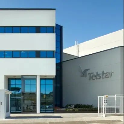 Telstar, mit Hauptsitz in Terrassa, Spanien, ist ein Hersteller und Zulieferer von Anlagen für die weltweite Life-Science- und Healthcare-Industrie. (Bild:  Syntegon)