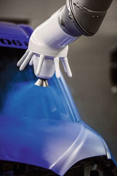 In der Lackiererei kommen laut Studie Lackierroboter von Dürr zum Einsatz.  (Bild: Dürr AG)