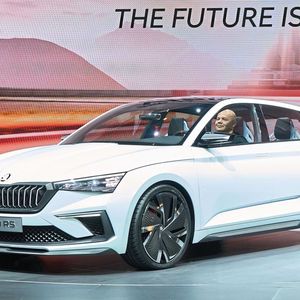 Das Modell leitet sich ab von der Studie Skoda Vision RS, die die Tschechen auf dem Autosalon in Paris vorgestellt hatten.(Bild: Skoda)