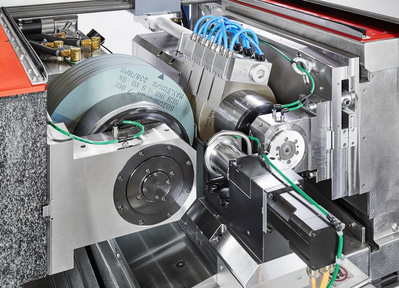 View into the machining area of the centerless grinding system Tschudin 400 CNC proline, which can be experienced at the Metav 2018.... (Tschudin)
