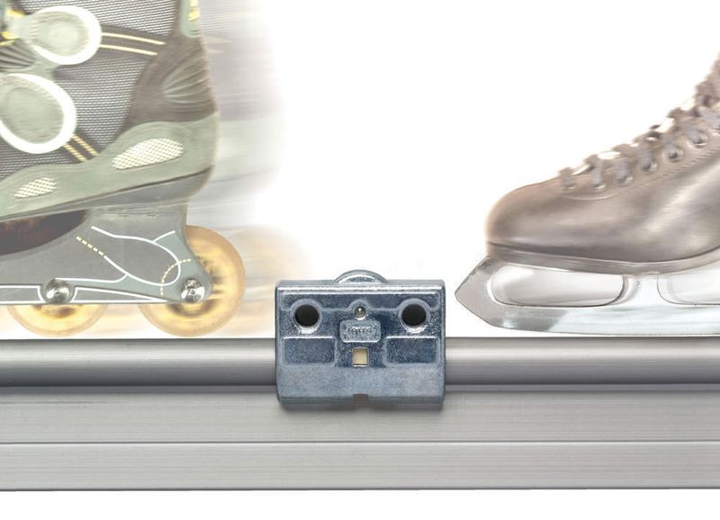 Das neuartige, kosteneffektive Hybrid-Linearlager  ... „DryLin WJRM“ von igus GmbH, Köln, kombiniert Rollen und Gleiten. Es senkt die Antriebskraft z.B. bei Türverstellungen per Hand. (Archiv: Vogel Business Media)