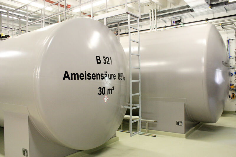 The underground tanks used to store used solvents at the Roche Diagnostics facility have volumes of 60–100 m³ (15,800–26,400 gallons). A monitoring system gives Habeck full operating information from the surface. (Picture: Almatec)