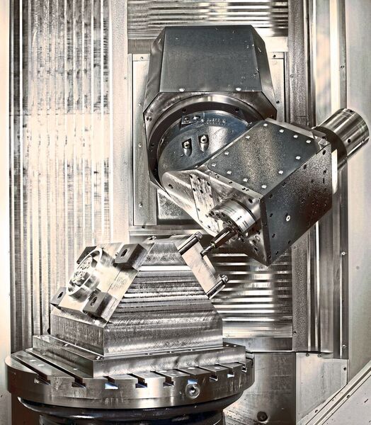 With the F series, which stands for high-power machining, production is possible with vertical milling, or horizontally with high cutting rates. (Heller)