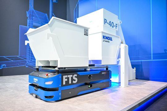 Fahrerlose Transportfahrzeuge (FTF) können nicht nur Paletten: Hier wird das FTF zum Spänewagen.(Bild:  Knoll)