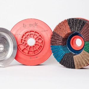 Schnellspannaufnahme mit entsprechendem Entgratteller Quick.