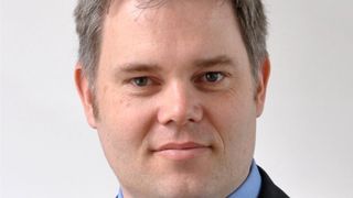 Dr. Wolfgang Langhoff studierte Luft- und Raumfahrttechnik an der Universität Stuttgart. Im Anschluss promovierte er am Fraunhofer Institut für Produktionstechnik und Automatisierung (IPA) in Kooperation mit dem Institut für Industrielle Fertigung und Fabrikbetrieb (IFF) der Universität Stuttgart. Von 2004 bis 2011 war Langhoff bei der Amphenol Tuchel Electronics GmbH im Bereich Automotive tätig. Seit 2011 ist er bei der Leoni Bordnetz-Systeme GmbH in Kitzingen beschäftigt, derzeit als Vice President R&D Global. (Foto: Leoni / Sven Schmidt)