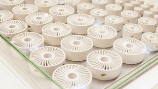 Das umfassende Spektrum innovativer Werkstoffe und Verfahren zum Herstellen und zum Einsatz technischer Keramik steht im Mittelpunkt der Messe Ceramitec in München.  (Bild: Benedikt Roth)