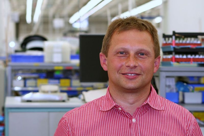 „Die Microtorque-Spindel ist Antrieb und Drehmomentaufnehmer in einem – aufeinander abgestimmt, fertig kalibriert und mit garantierter Genauigkeit“, betontDietmar Egle, Betriebsmittelkonstrukteur bei Kavo Dental in Warthausen. (Archiv: Vogel Business Media)