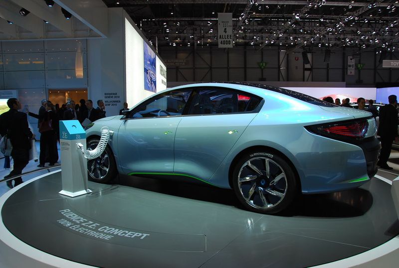 2011 startet Renault seine Elektroauto-Offensive. Die Limousine Fluence ist eines von vier Fahrzeugen, die der Autobauer in naher Zukunft auf den Markt bringen will. (Archiv: Vogel Business Media)