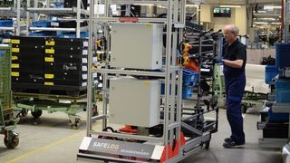 Der Beamerwagen soll in naher Zukunft um einen Lichtvorhang ergänzt werden. (Bild: Weber)