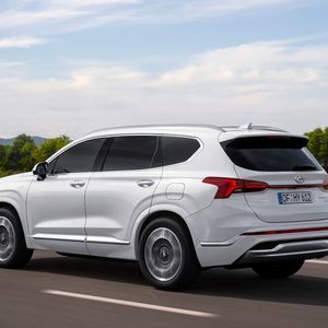 Auch das Heckdesign betont stärker horizontale Linien.(Bild:  Hyundai)