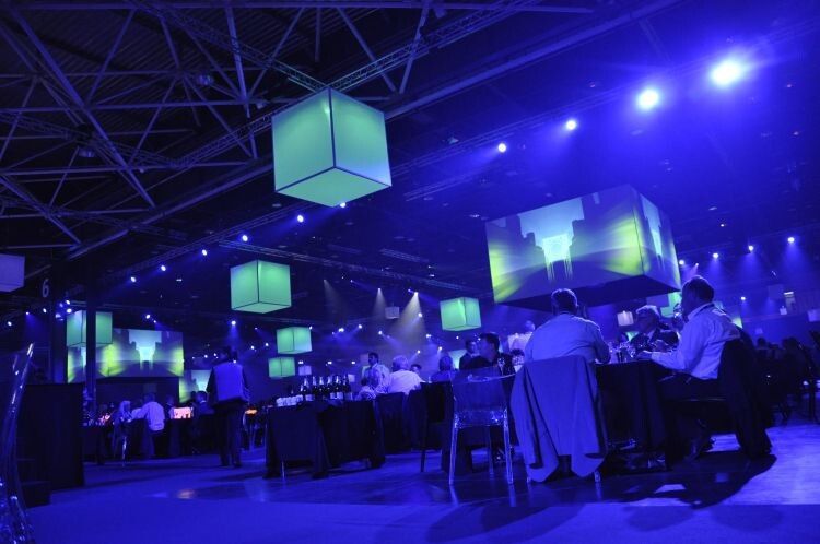 Auch in großer Runde waren die neuen Renault-Trucks-Produkte noch das Hauptgesprächsthema Nummer 1. (Foto: Richter)