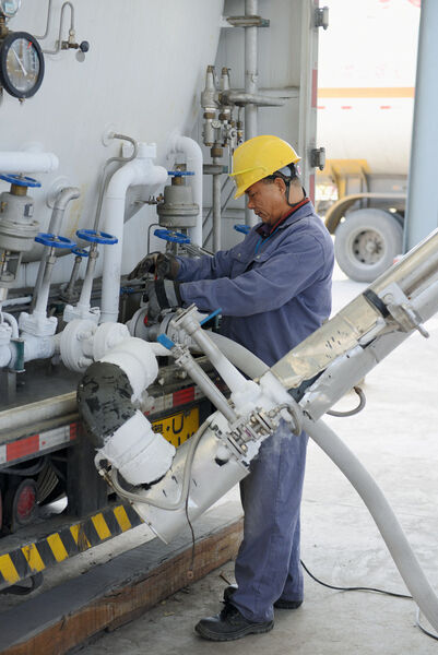 Vielseitiges System: Am Lkw-Terminal in Yan’an wird Erdgas verladen, das bei -162 °C verflüssigt wurde. (Bild: Endress+Hauser)