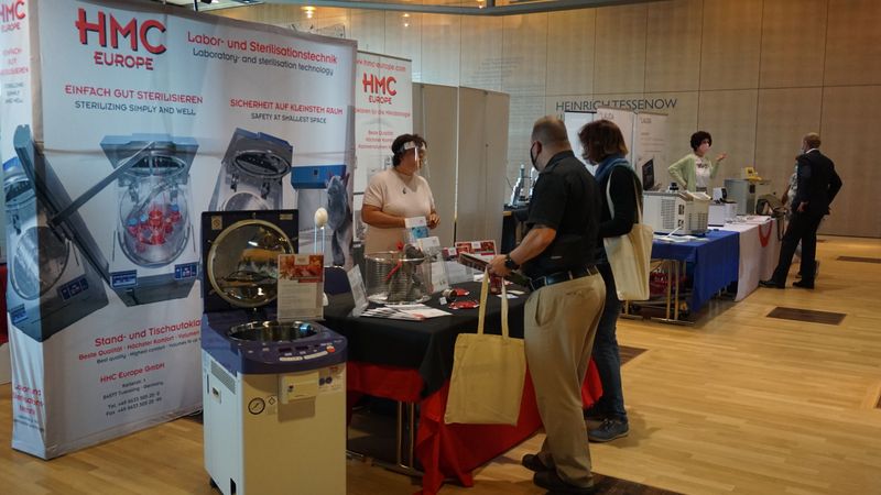 Weitere Impressionen der LAB-SUPPLY Dresden 2020  Alle Infos zu den LAB-SUPPLY-Messen – Termine, Vortragsprogramm und Ausstellerliste – finden Sie unter www.lab-supply.info (LABORPRAXIS, Krause)