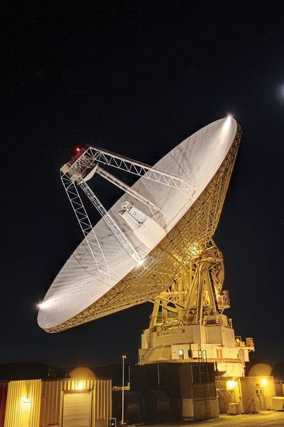 Drei 70-Meter-Parabolantennen des Deep Space Network empfangen Daten und Bilder und senden Steuerbefehle an die Jupiterssonde Juno. (Bosch Rexroth AG)