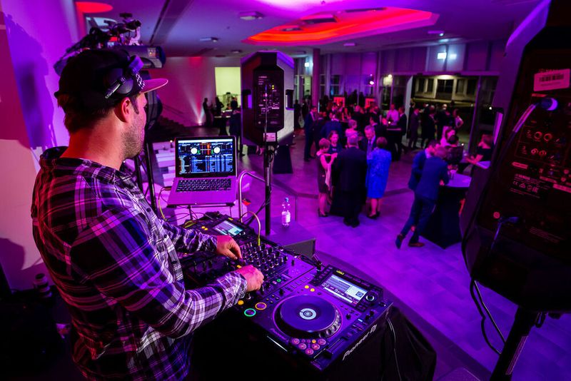  (Bausewein / Vogel Communications Group)