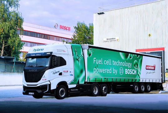 In Nürnberg ermöglicht ein von Bosch selbst gefertigtes Brennstoffzellensystem von Bosch den klimafreundlichen Transport zwischen dem Werk und dem Logistikdienstleister Schäflein.(Bild:  Bosch)