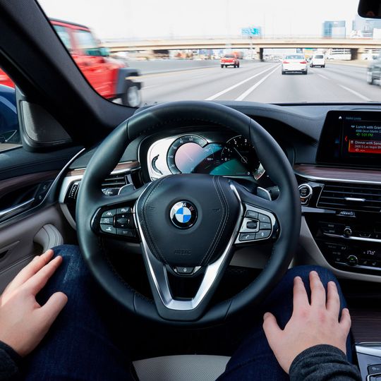Hersteller, Zulieferer und Institute testen vermehrt auf öffentlichen Straßen.(Bild:  Fabian Kirchbauer/BMW)