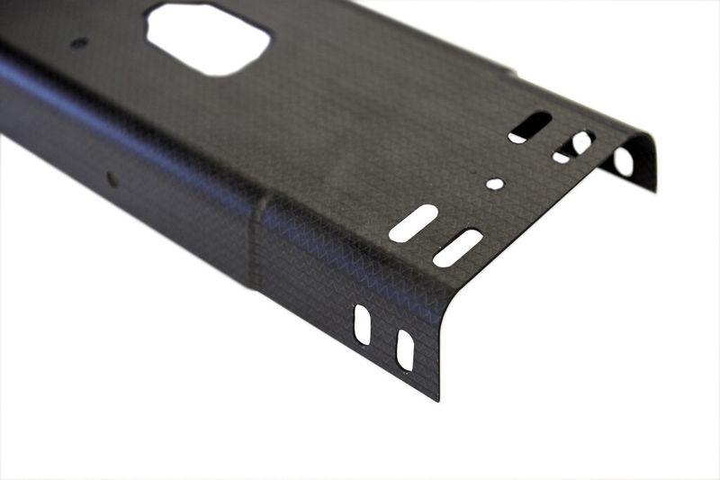 Die Leichtbauabdeckung einer Mittelkonsole für Automobile wurde aus Carbonfasern (50 Vol.-%) des Herstellers Zoltek und dem Polyurethanharz Loctite MAX 2 von Henkel hergestellt. (Bild: Henkel)