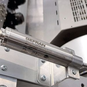 Macchi S.p.A. stattet seine Blasfolienextrusionsanlagen mit Schmelzedrucksensoren mit IO-Link von Sensormate aus.