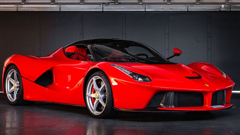 2013er Laferrari / 1. Hand / 952 km / 499 Mal gebaut / 2,2 bis 2,8 Mio. Euro. (Artcurial)