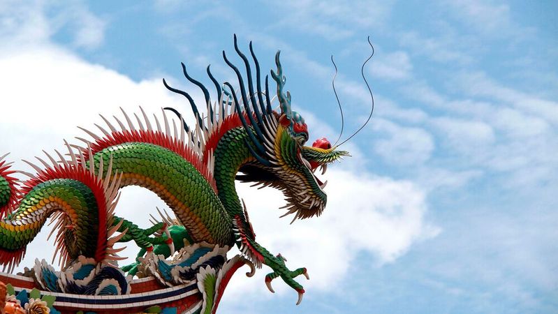 Der chinesische Drache hat scharfe Krallen: Zumindest im Bereich des Welthandels will die EU diese nun etwas stutzen und beschwert sich vor der Welthandelsorganisation WTO über unfaires Vorgehen Chinas. Jetzt soll ein WTO-Streitbeilegungsgremium („Panel“) vermitteln und eine Lösung finden. Der chinesische Drache hat scharfe Krallen: Zumindest im Bereich des Welthandels will die EU diese nun etwas stutzen und beschwert sich vor der Welthandelsorganisation WTO über unfaires Vorgehen Chinas. Jetzt soll ein WTO-Streitbeilegungsgremium („Panel“) vermitteln und eine Lösung finden.