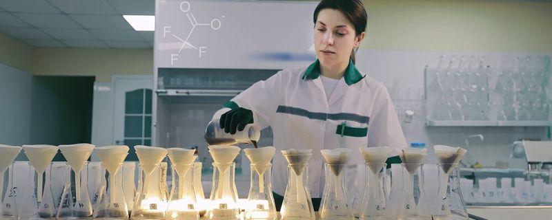 Abb.1: Trifluoracetat (TFA) ist mit konventionellen Trinkwasseraufbereitungsverfahren nicht zu entfernen. Wie ist mit dieser Herausforderung umzugehen?(Bild:  © vincent20044 - stock.adobe.com)