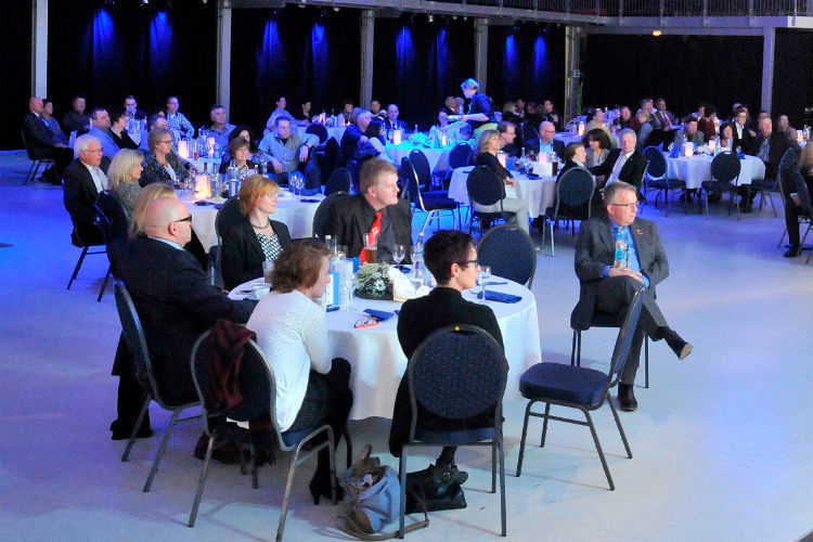 Grund zu feiern: Die Kfz-Innung Hohenlohe-Franken lud Mitglieder und Freunde zu den Feierlichkeiten zum 80-jährigen Bestehen ein. (Foto: Zietz)
