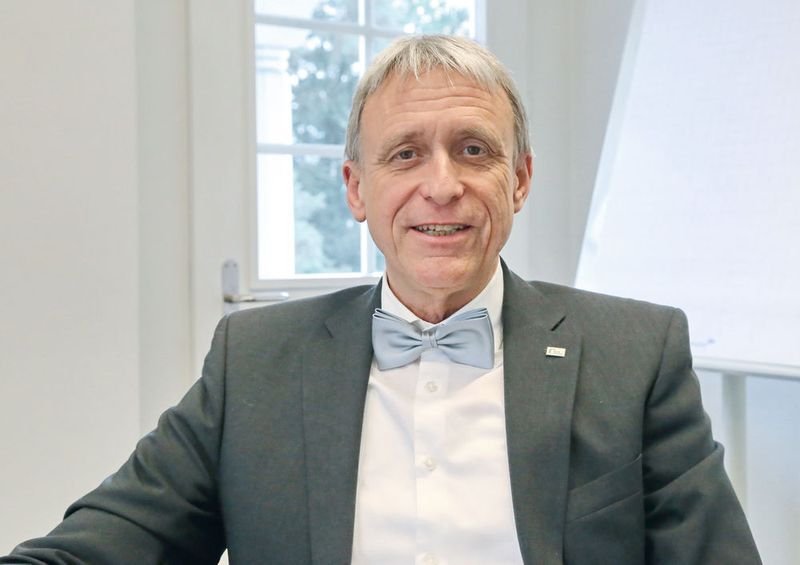 Fred Gaegauf, CEO von Studer und Schaudt Mikrosa: «Wir diskutieren mit dem Kunden oft über alle Prozesse. Zum Beispiel wie der verhältnismässig teure Schleifprozess effizienter wird.» (Anne Richter, SMM)