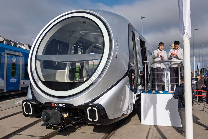Durch sein Design besticht der „VELLINK“ U-Bahn-Zug von CRRC. (Bild: © 2026 Richard Oed)