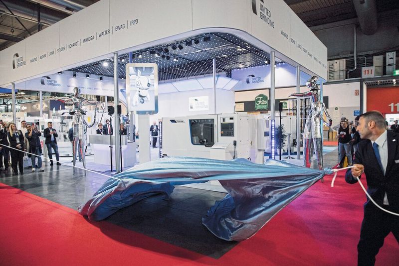 Auf der Bimu in Mailand hat Studer die neue Universal-Innenrundschleif­maschine S100 zum ersten Mal der Öffentlichkeit vorgestellt. (Bild: Studer)