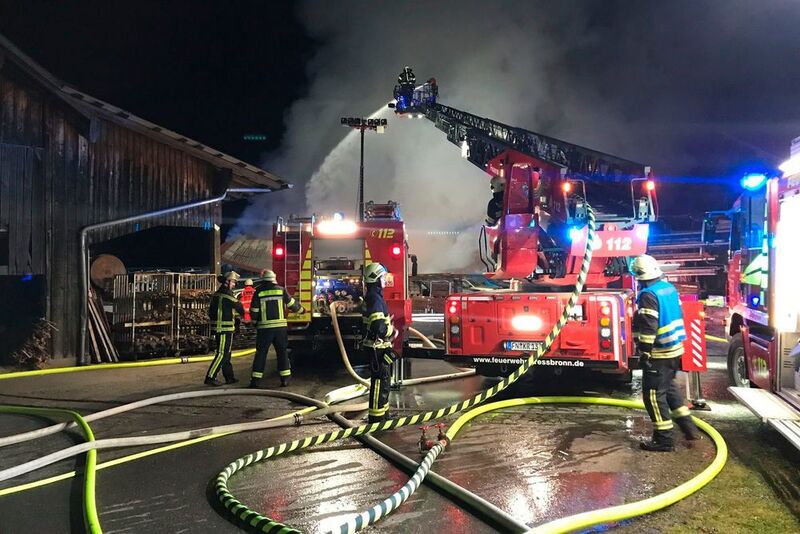 Insgesamt 65 Feuerwehrleute löschten den Brand. (Kreisfeuerwehrverband Bodenseekreis)