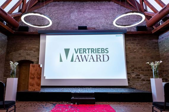 Bereits zum 17. Mal hat die »kfz-betrieb«-Redaktion gemeinsam mit den Sponsoren CG Car-Garantie Versicherungs-AG und Santander Consumer Bank AG den Vertriebs Award verliehen.