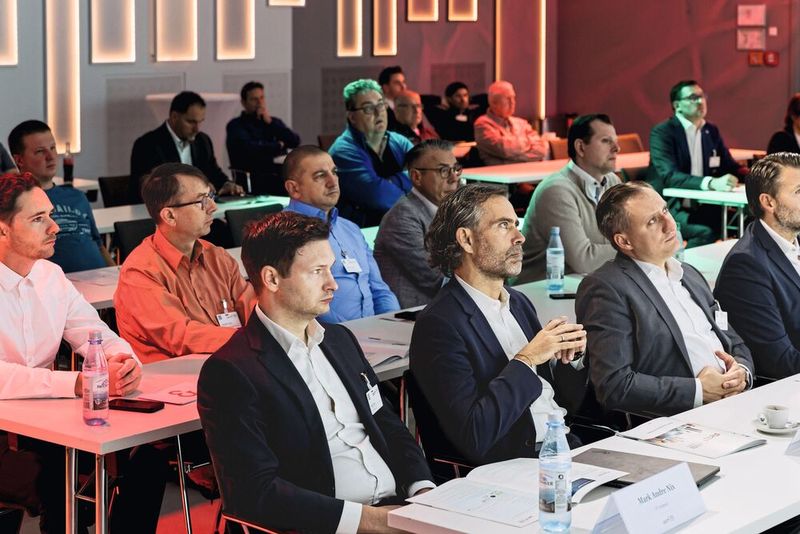 Teilnehmer der Veranstaltung waren Entscheider und Geschäftsführer aus der fertigenden Industrie. (Bild: Stefan Bausewein)