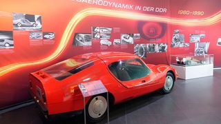 Das Rovomobil aus der DDR wurde in den Siebzigerjahren in Halle entwickelt und gebaut. Mit einem Luftwiderstandsbeiwert von 0,237 und kleiner Stirnfläche zählt er zu den strömungsgünstigsten Pkw. (Bild: Dominsky – VCG)