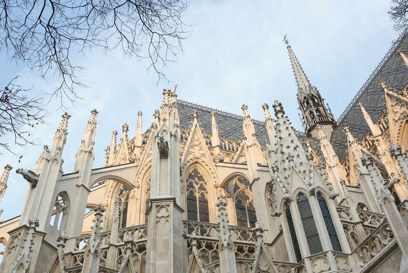 Die Wiener Votivkirche gilt als eines der bedeutendsten neogotischen Sakralbauwerke der Welt.  (Kärcher)