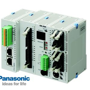 Die Steuerung FP Sigma mit RTEX (Realtime Express) Positioniersystem. 