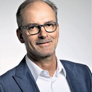 René Brugger, Präsident SwissT.net: «. Unternehmen suchen nicht einfach nach 'mehr Technik', sondern nach Lösungen, die Kosten senken, Prozesse stabilisieren, Qualität sichern und die Wettbewerbsfähigkeit erhöhen. Automation ist dabei kein Luxus, sondern eine betriebswirtschaftliche Notwendigkeit.»(Bild:  SwissT.net)