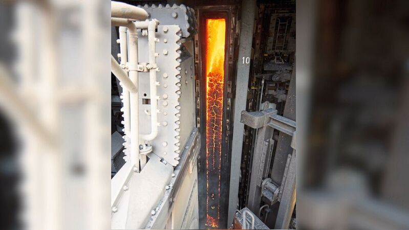 Koksofen im integrierten Hüttenwerk von Thyssenkrupp Steel Europe in Duisburg-Bruckhausen: Hier werden flüchtige Kohlenwasserstoffe aus der Kohle entfernt, um Kohlenstoff für den Einsatz im Hochofen zu gewinnen. 