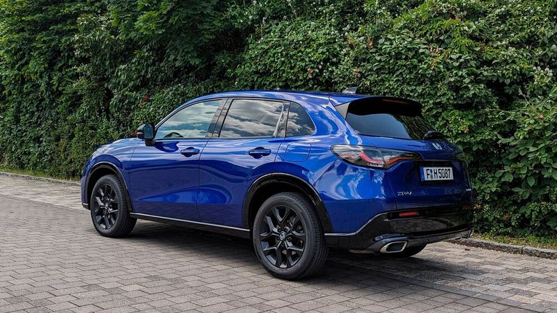 ... ZR-V von hinten deutlich beliebiger aussieht. Insgesamt wirken aber beide Honda-Modelle elegant und hochwertig. (Bild: Rosenow – VCG)