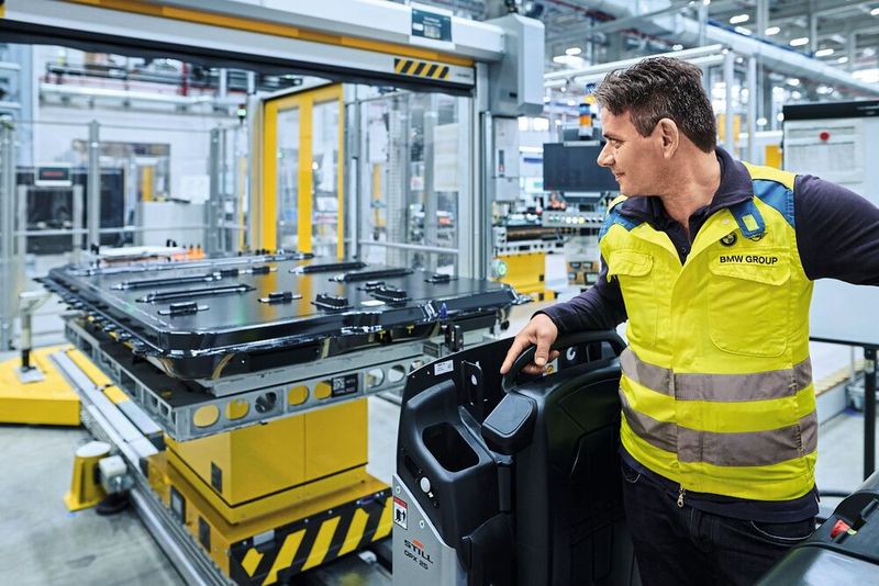 Produktion von Hochvoltbatterien der Gen6 bei der BMW Group. (Bild: Rainer Haeckl)